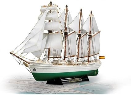 Maqueta de Barco en Madera y Plástico
